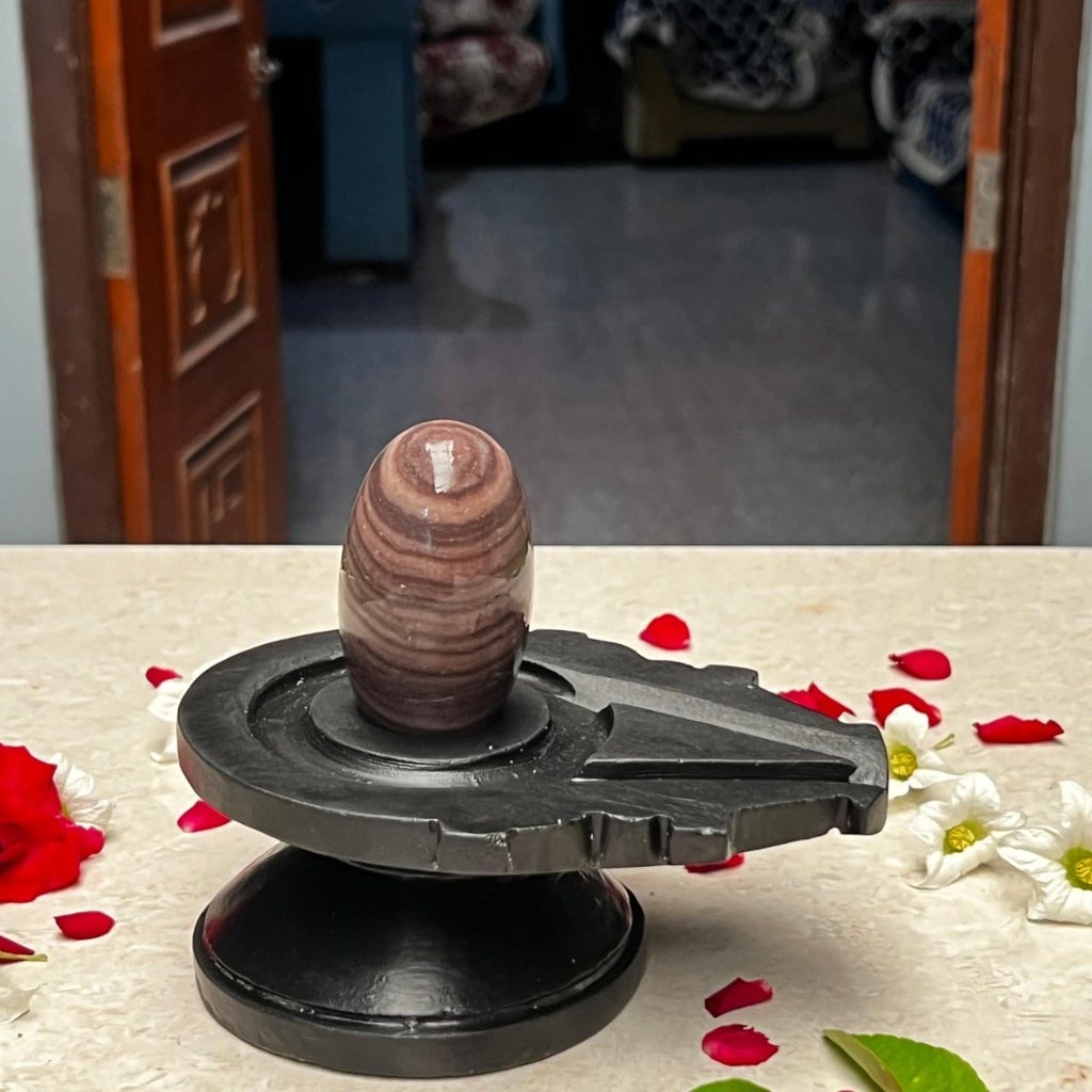 3 Inch Natural Brown Janeudhari Striped Narmadeshwar Shivling with 6 Inch Black Damru Jaladhari, 3″ height · 6″ Damru Jaladhari