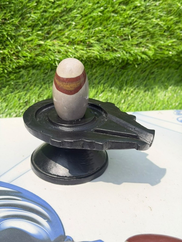3 Inch Narmadeshwar Shivling with 6 Inch Black Damru Jaladhari – Red & Golden Band Pattern, 3″ height · 6″ Damru Jaladhari